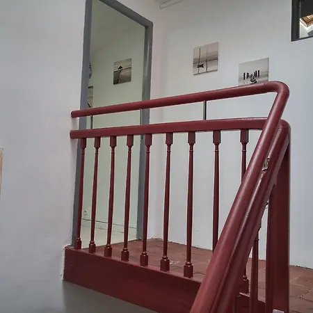 Cote Pont Vieux-self Check-in カルカソンヌ